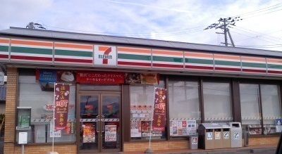 近くのセブンイレブン小倉寺店まで1,100m（徒歩14分）