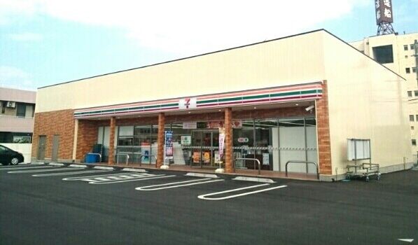 近くのセブンイレブンまで550m（徒歩7分）