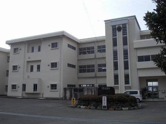 近くの板東小学校まで600m(徒歩8分)