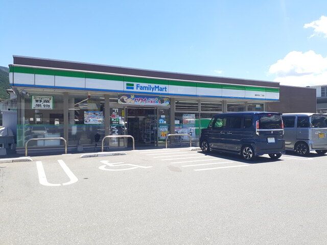 近くのファミリーマート福岡早良2丁目まで2,100m（徒歩27分）