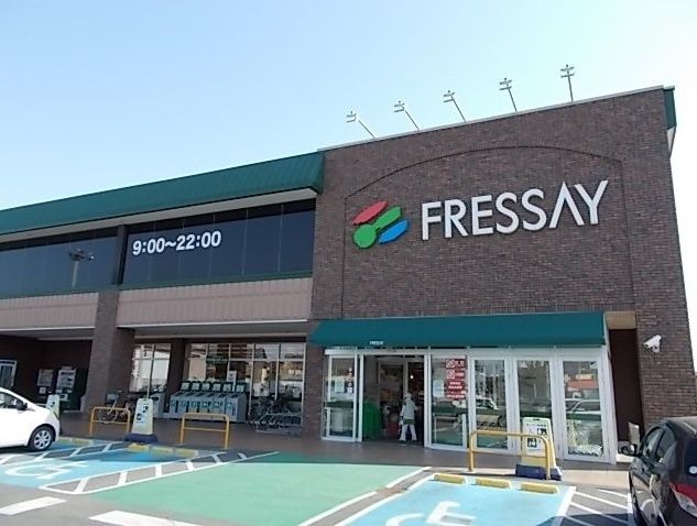 近くのスーパーまで1,200m（徒歩15分）