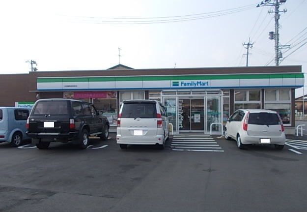 近くのファミリーマート鶴岡美咲町店まで650m（徒歩9分）