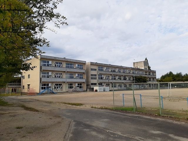 近くの福島市立蓬莱小学校まで850m（徒歩11分）