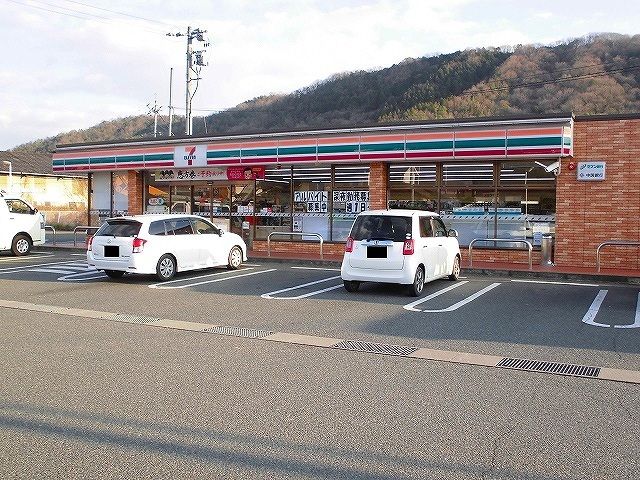 近くのコンビニまで1,500m（徒歩19分）