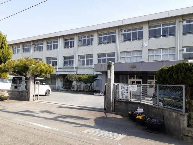近くの木之子小学校まで1,100m（徒歩14分）