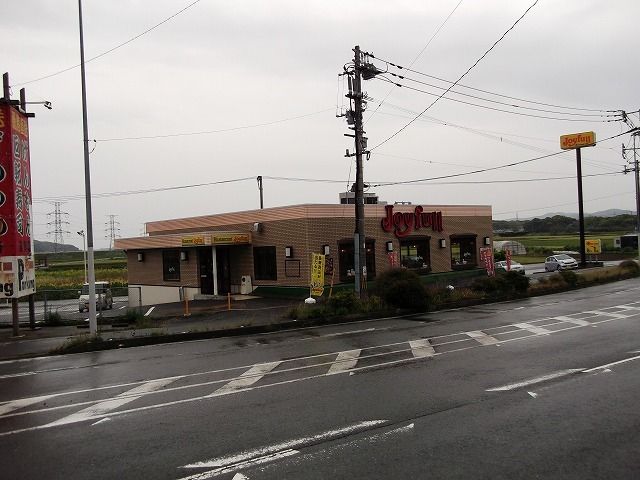 近くのジョイフルまで2,400m(徒歩30分)