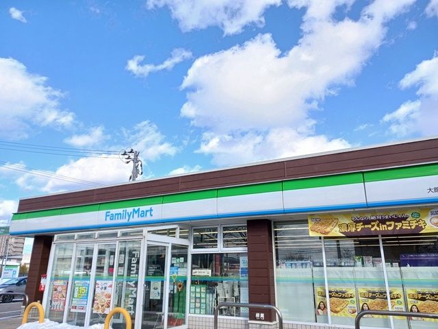 近くのコンビニまで425m（徒歩6分）
