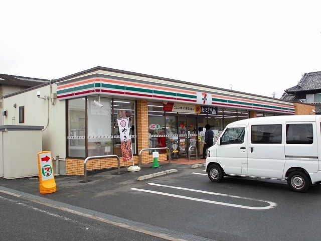 近くのセブン-イレブン川口4丁目店まで220m(徒歩3分)