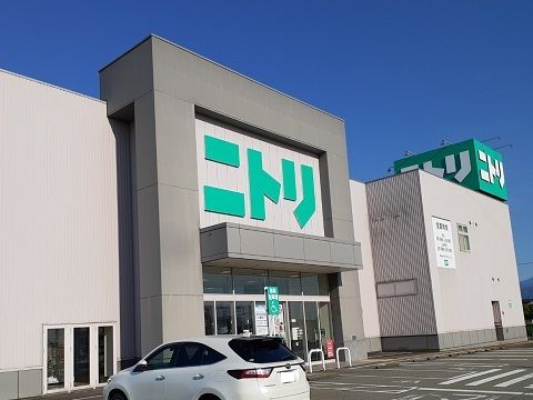 近くのニトリ滑川店まで2,200m（徒歩28分）