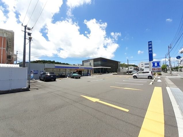 近くのローソン 四万十中村駅前店まで68m（徒歩1分）