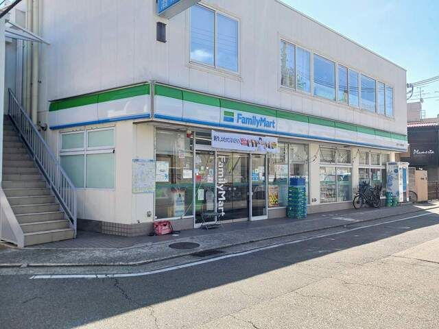 近くのファミリーマート門戸厄神駅前様まで550m(徒歩7分)