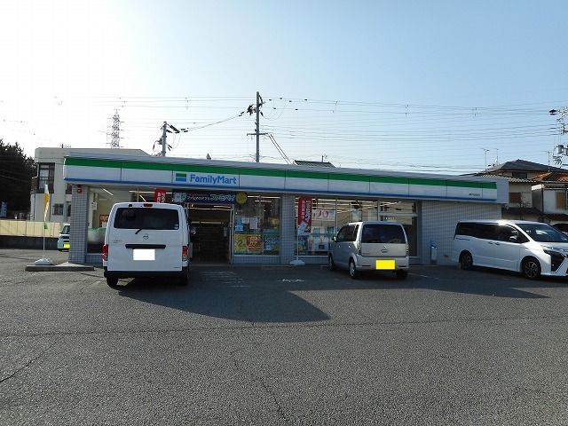 近くのファミリーマート神戸枝吉店まで450m（徒歩6分）