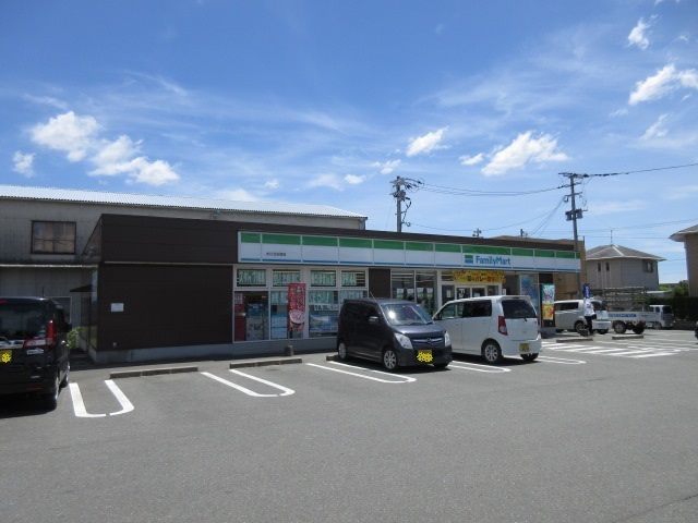 近くのファミリーマート大川北古賀店まで600m（徒歩8分）