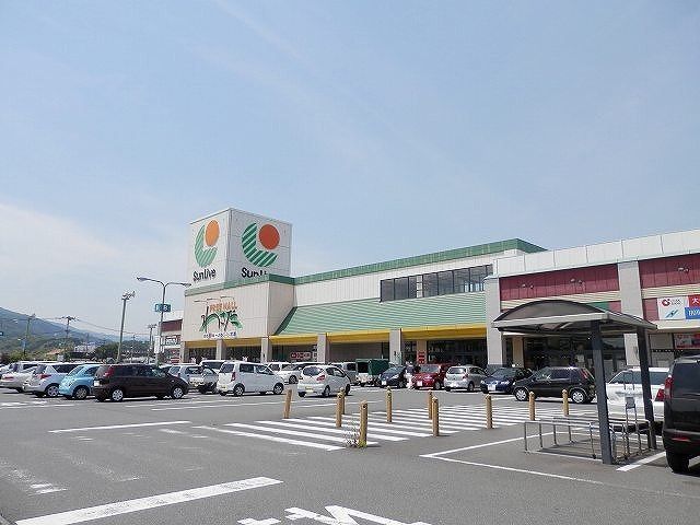 近くのフリーモールわさだまで600m(徒歩8分)