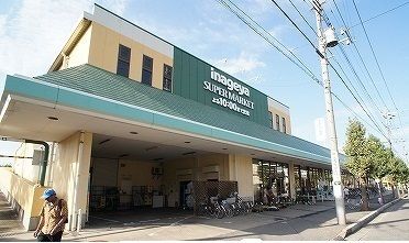 近くのいなげや川越新河岸店まで600m（徒歩8分）