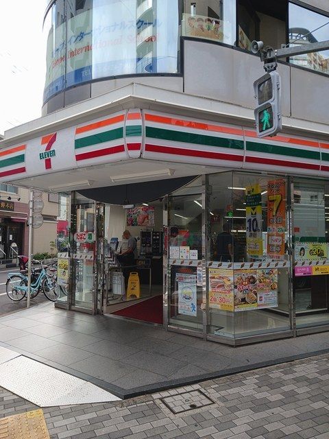 近くのコンビニまで143m（徒歩2分）