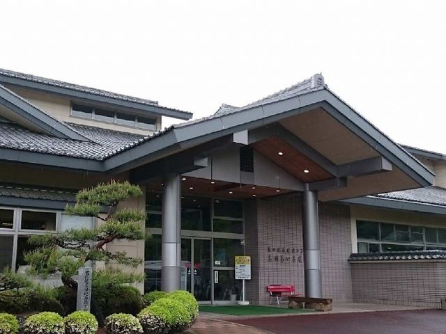 近くのふれあいさなだ館まで750m（徒歩10分）