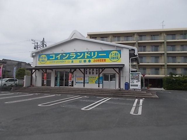 近くのコインランドリーデポ新原店まで700m（徒歩9分）