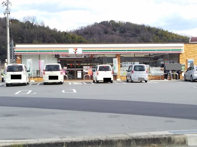 近くのセブンイレブン本郷インター店まで800m（徒歩10分）