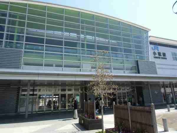 近くの小松駅まで4,100m（徒歩52分）