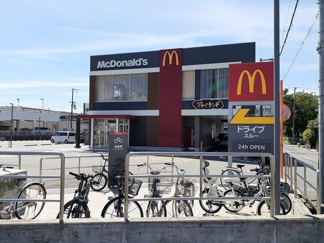 近くのマクドナルド浜寺店まで600m（徒歩8分）