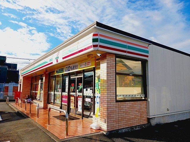 近くのセブンイレブン富士市松岡店まで2,000m（徒歩25分）