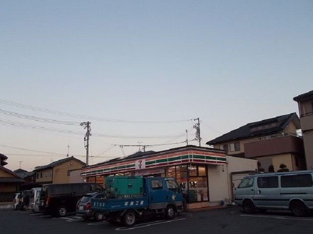 近くのコンビニまで800m（徒歩10分）