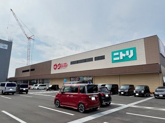 近くのウジエスーパー・ニトリ美田園店まで500m(徒歩7分)