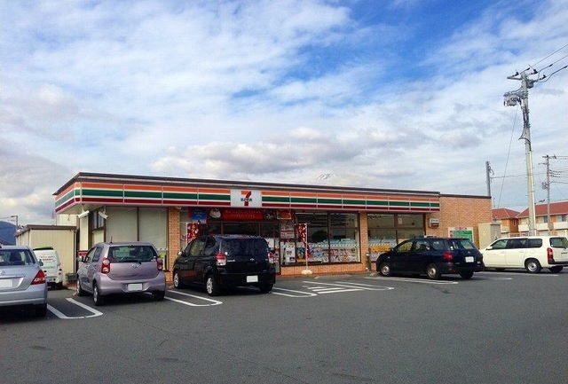 近くのセブンイレブン御殿場大坂店まで600m（徒歩8分）