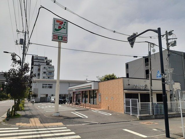 近くのセブンイレブンまで450m（徒歩6分）