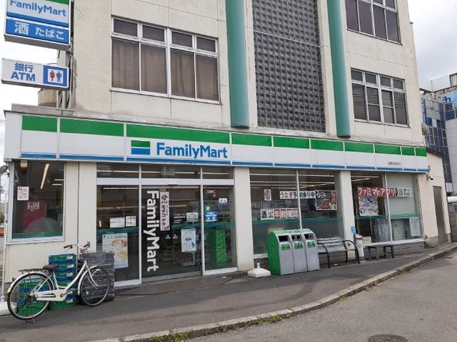 近くのファミリーマート 富野荘駅前店まで250m(徒歩4分)