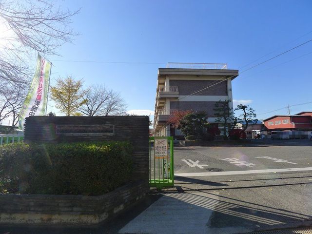 近くのみどり市立大間々南小学校まで700m（徒歩9分）
