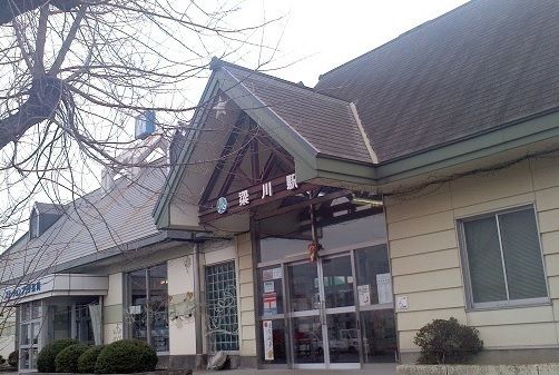 近くの梁川駅まで220m（徒歩3分）