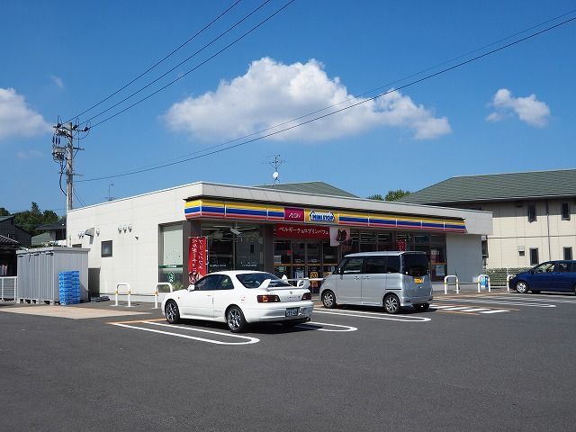 近くのコンビニまで550m（徒歩7分）