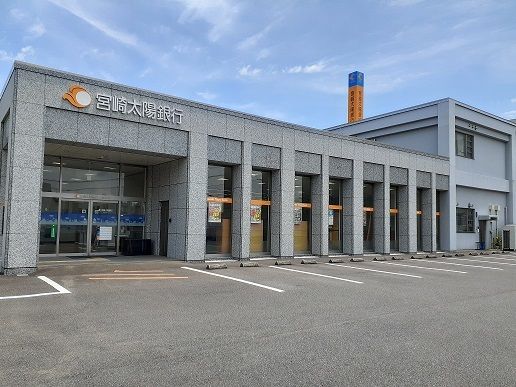 近くの太陽銀行日向支店まで97m(徒歩2分)