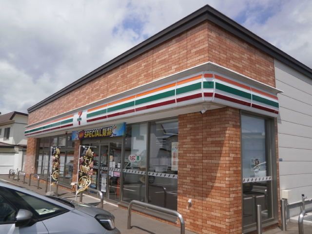 近くのコンビニまで400m（徒歩5分）