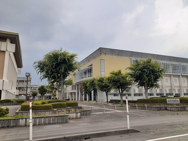 近くの福光中学校まで1,200m(徒歩15分)