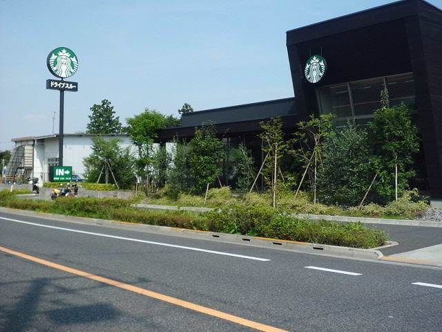 近くの飲食店まで300m（徒歩4分）