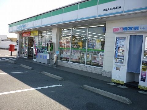 近くのコンビニまで550m（徒歩7分）