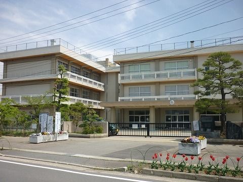 近くの小学校まで650m（徒歩9分）