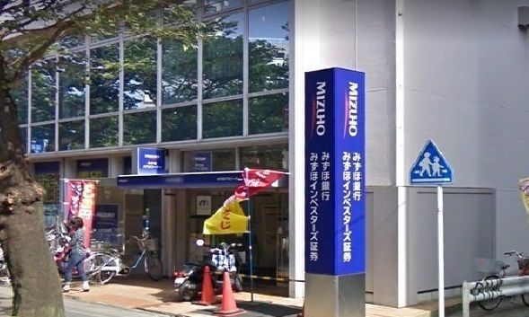 近くのみずほ銀行まで750m（徒歩10分）