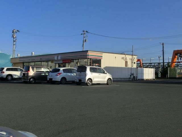 近くのコンビニまで1,100m（徒歩14分）