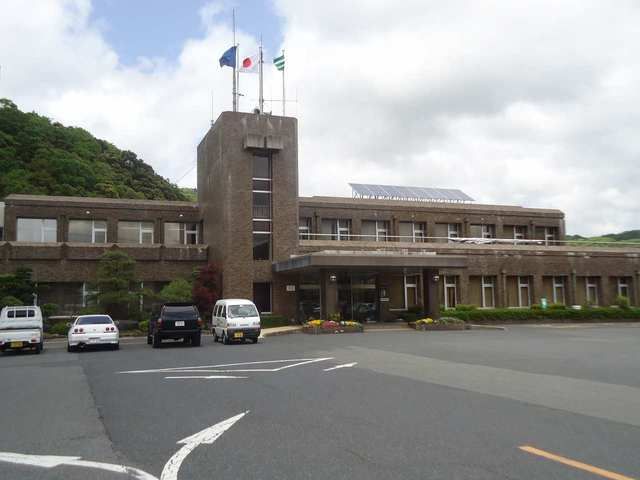近くの三朝町役場まで550m（徒歩7分）
