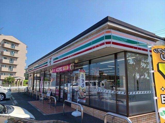 近くのコンビニまで950m（徒歩12分）