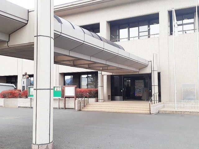 近くの西原村役場まで250m(徒歩4分)