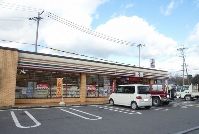 近くのコンビニまで800m（徒歩10分）