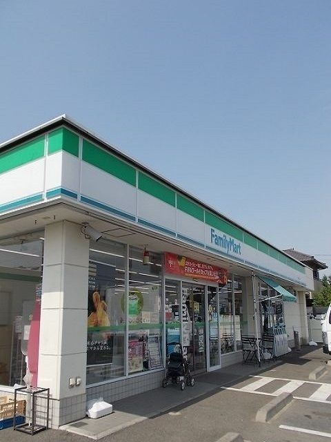 近くのコンビニまで600m（徒歩8分）