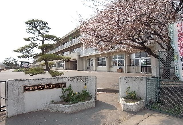 近くの伊勢崎市立あずま南小学校まで450m（徒歩6分）