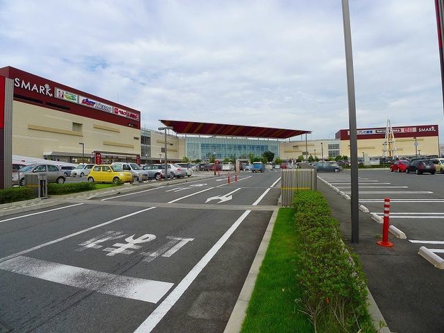 近くのスマーク伊勢崎まで1,100m（徒歩14分）