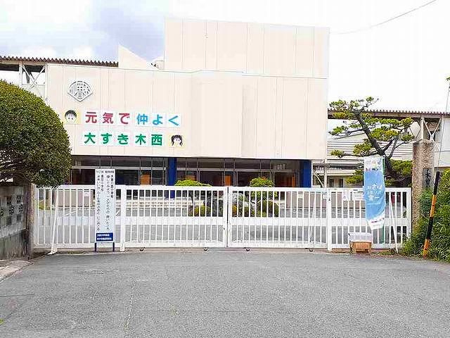 近くの一宮市立 木曽川西小学校まで600m(徒歩8分)